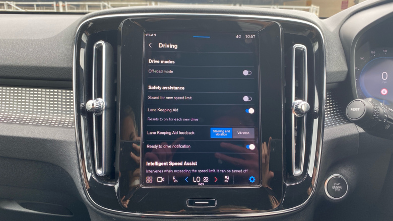 Volvo XC40 2.0 B4P Plus Dark 5dr Auto Petrol Estate